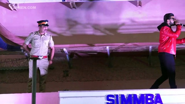 Ranveer Singh Surprises His Fans At Gaiety Galaxy