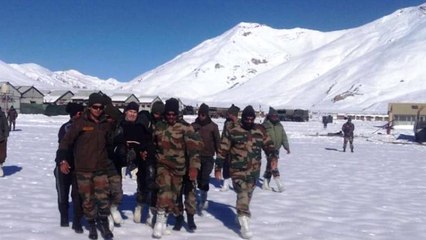 Indian Army rescues 2500 tourists stranded near India-China border in Sikkim | OneIndia News