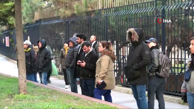 Yangında bayılan yaşlı kadını itfaiye ekipleri pencereden girerek kurtardı