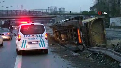 3 aracın karıştığı kaza sonrası oluşan trafik yoğunluğu havadan görüntülendi