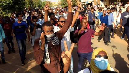 السودانيون يتظاهرون لليوم العاشر مطالبين بإسقاط النظام
