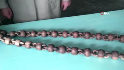 30 Yıllık Marangoz Ustası, Ceviz Ağacından Dev Tespih Yaptı