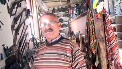 Emekli öğretmenin müze aşkı...Çocukluğundan beri topladığı eski eşyaları evinin zemin katında sergiliyor