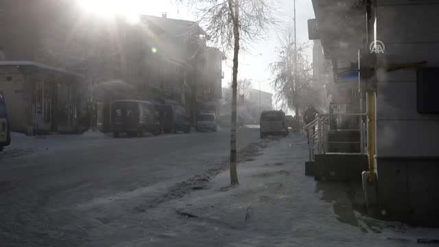 Vatandaşların Kaşı Kirpiği Buz Tuttu