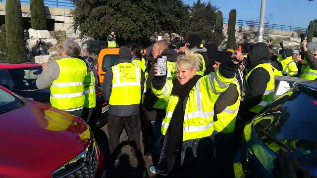 Circulation actuellement totalement interrompue au rond point d'Avignon nord