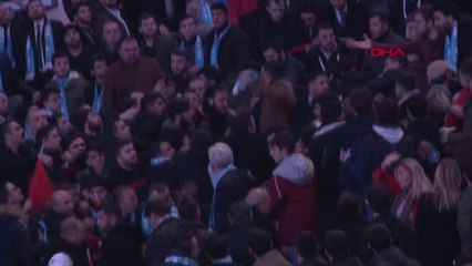 AK Parti'nin Aday Tanıtım Toplantısı Öncesi Tribünlerde Gerginlik