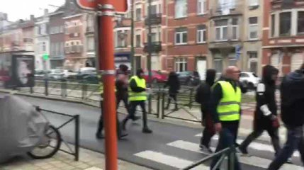 Des Gilets jaunes manifestent au rond-point Meiser à Schaerbeek,
