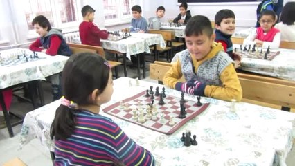 Sandıklı'da Öğrencilere Çeşitli Kurslar Veriliyor