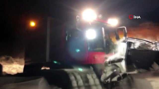 Karda mahsur kardeşler saatler süren çalışmayla hastaneye yetiştirildi