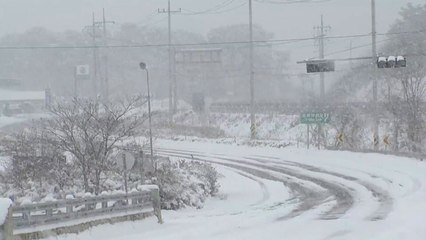 제주·호남, 세밑 한파에 폭설...교통 통제 잇따라 / YTN
