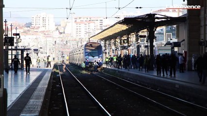Marseille : les "gilets jaunes" font irruption dans la gare Saint-Charles