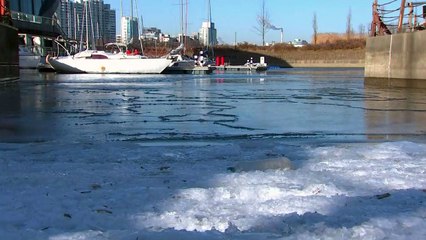 [날씨] 최강 북극 한파에 한강 꽁꽁, 오늘 서울 -12℃...서해안 눈 / YTN