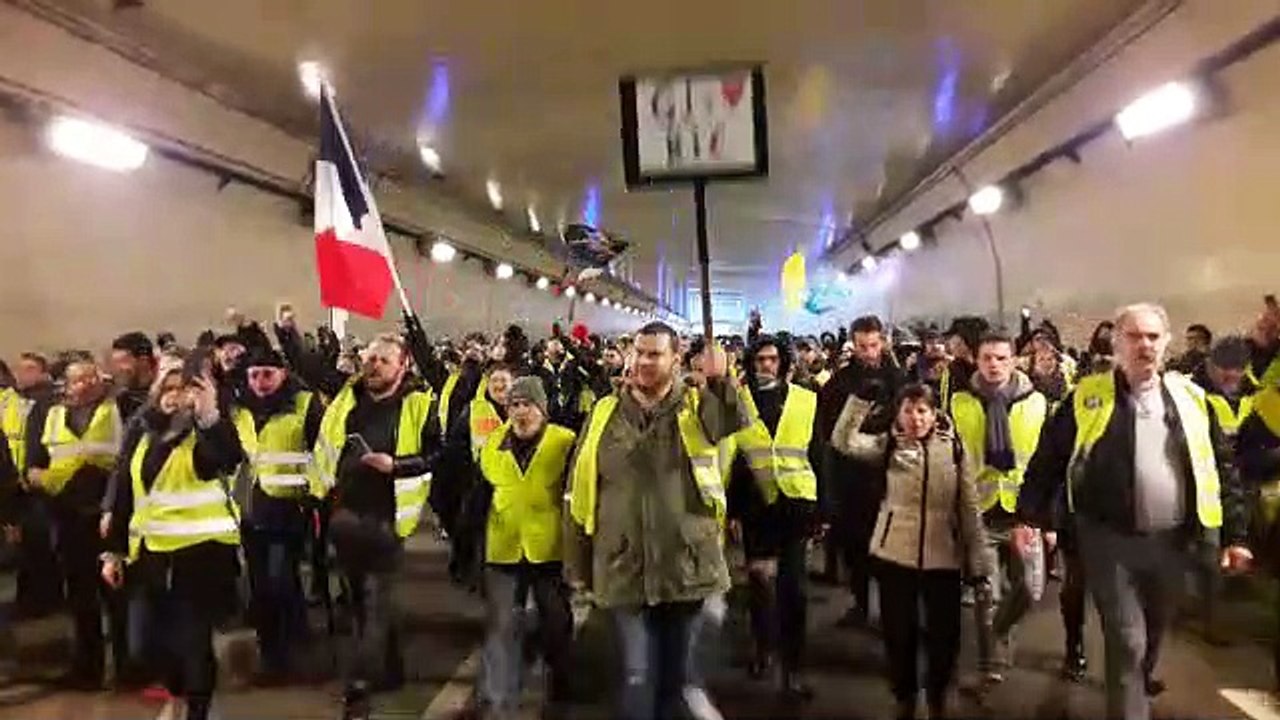 Les gilets jaunes bloquent le tunnel de la Citadelle à Besançon