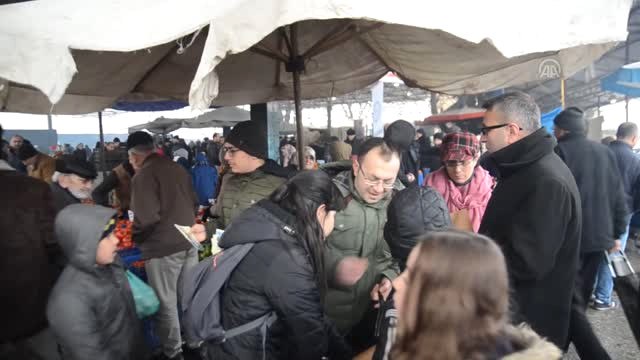 Öğrenciler Pazar Filesi ve Kese Kağıdı Dağıttı