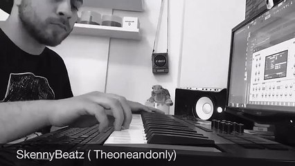 MÜKEMMEL MİDİ KLAVYE ÇALAN ADAM ( HARİKA PERFORMANS)