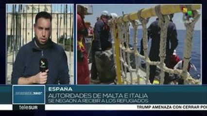 España permite desembarco de refugiados rescatados en costas libias