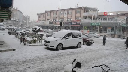 Şuhut'ta Akşam Saatlerinde Yağan Kar Etkili Oldu