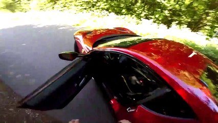 Ce dingue roule à plus de 280kmh sur l'autoroute avec sa Ferrari 812