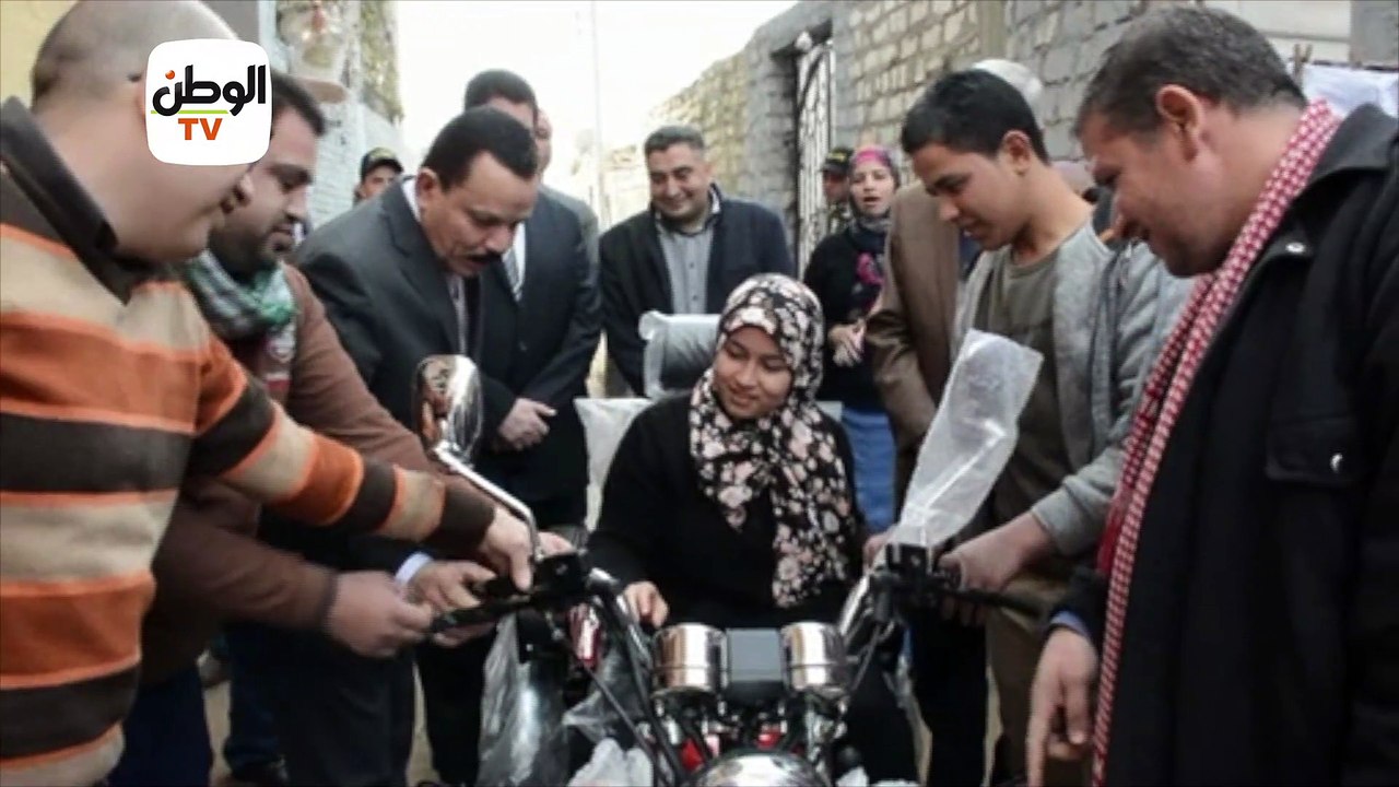 محافظ القليوبية يسلّم دراجة بخارية لطالبة من ذوي الاحتياجات الخاصة