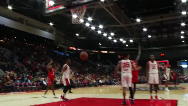 Malachi Richardson dials from long distance