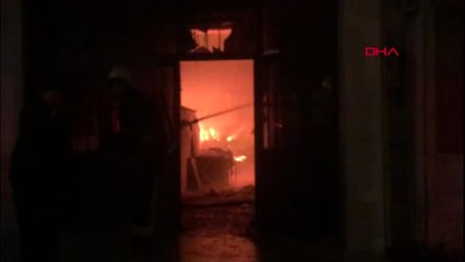 Bursa Osmangazi'de Eski Ergin Ağaç Mesleki ve Teknik Anadolu Lisesi'nin Spor Salonunda Yangın