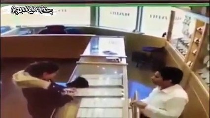Kuyumcuya Saldıran Adam ve  Ertuğrul Bey ve Alpleri Gibi Saldıran Kuyumcular