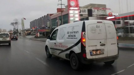 Seyir halinde telefonda oyun oynayan sürücü trafik kurallarını hiçe saydı