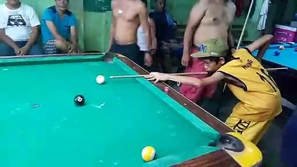 Amazing video of talented guy in playing Billiards game