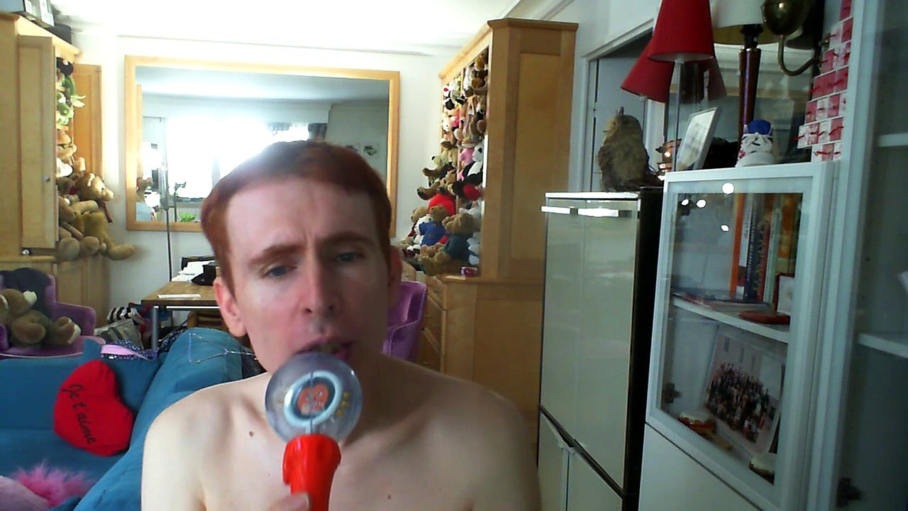 Wiwi égratigne "on ne sait jamais quand vient l'amour" d'Anne Renée & Michel Kirouac