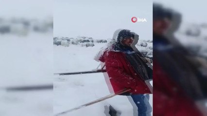 Erzurum’da koyun sürüsü kar ve tipiye yakalandı...Yaşadığı zor anları çoban böyle anlattı