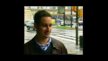RTVE entrevista al actual líder de VOX, cuando tan solo tiene 24 años y era estudiante, atacado por la ETA de Otegi.