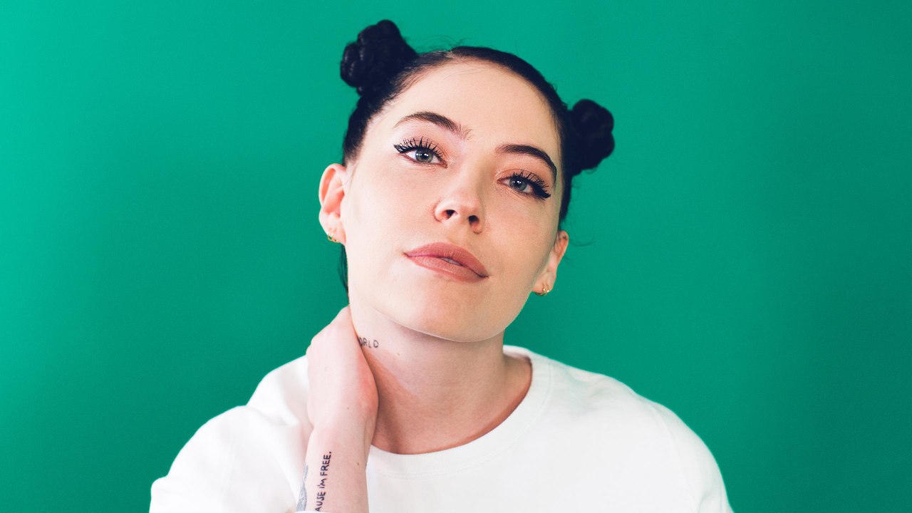 Bishop Briggs On Her First American Dating Expe...