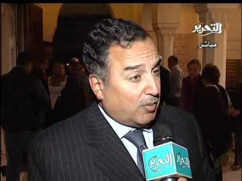 فيديو تغطية لمؤتمر الكاتب الصحفى الامريكي تومس فريدمن واصفا الثورة المصرية بالفيلة الطائرة ومهاجمة بعض الطلاب له احتجاجاً على قتل الاطفال