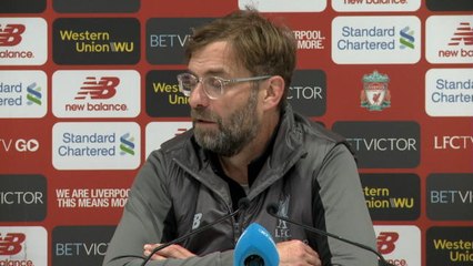 Tải video: Don't be loud on NYE, my dog doesn't like it!  - Klopp to Liverpool fans