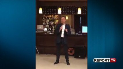 Report Tv - Drejtori në Ministrinë e Jashtme tregon sekretin e valles që kërceu Bushati në Kretë