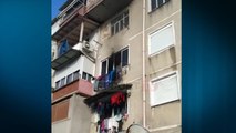 Report Tv - Zjarr në një apartament në Elbasan, shkak rrjedhja e gazit, nuk ka të lënduar