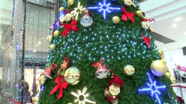 Ankara'da Vatandaşlar Alışveriş Merkezlerine Akın Etti