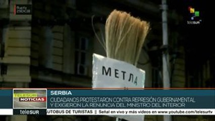 Marchan en Serbia para exigir un alto a la represión