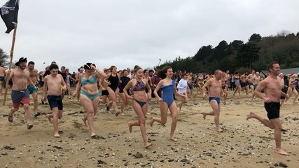 Un bain dans la Manche à 8 degrés