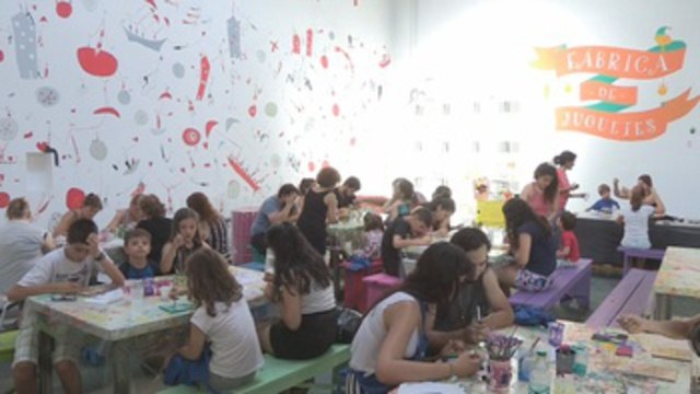 La fábrica de juguetes donde se construyen los regalos para niños desfavorecidos