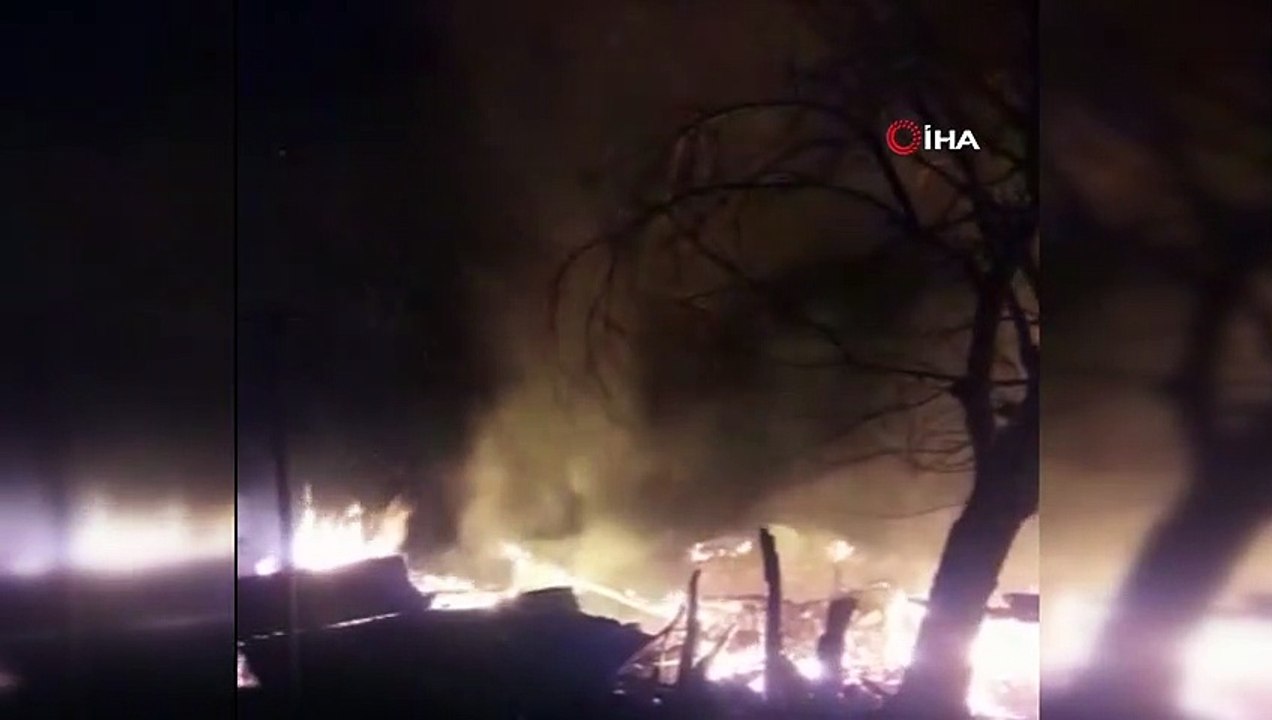 Ovacık’ta yan yana bulunan 2 ahşap ev alevlere teslim oldu