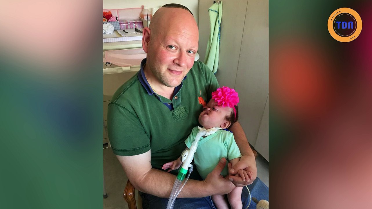 Un Bebe Malforme Traite De Monstre Sur Facebook Video Dailymotion