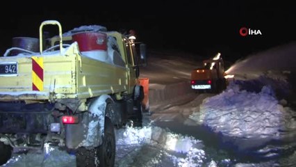 Kar Yolları Kapattı, Nazmiye Nine'ye 3 Saatlik Çalışmayla Ulaşıldı