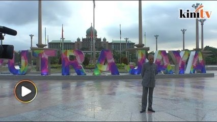 Mahathir unveils new Putrajaya signage