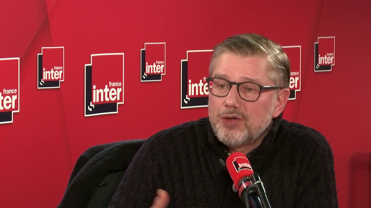 Jean Quatremer, correspondant à Bruxelles pour le quotidien Libération, raconte le regard de la Commission Européenne sur l'élection d'Emmanuel Macron: "C'est la première fois de l'histoire française qu'on a vu un président se faire élire sur le drapeau e
