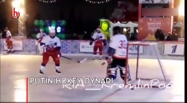 Putin, Kızıl Meydan’da hokey oynadı