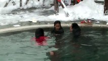 Uludağ'da buz gibi havada açık havuz keyfi - BURSA