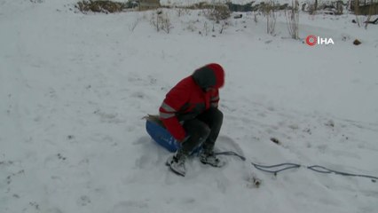 Atın Arkasına Bağlanan 'Bidon' ile Kızak Keyfi