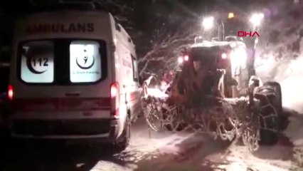 Van'da 3 Hasta, Kardan Kapanan Yollar Açılarak Hastaneye Ulaştırıldı