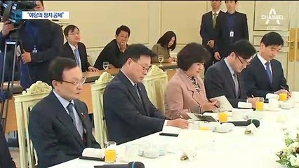 문 대통령 “조국 운영위 출석은 정치 공세”